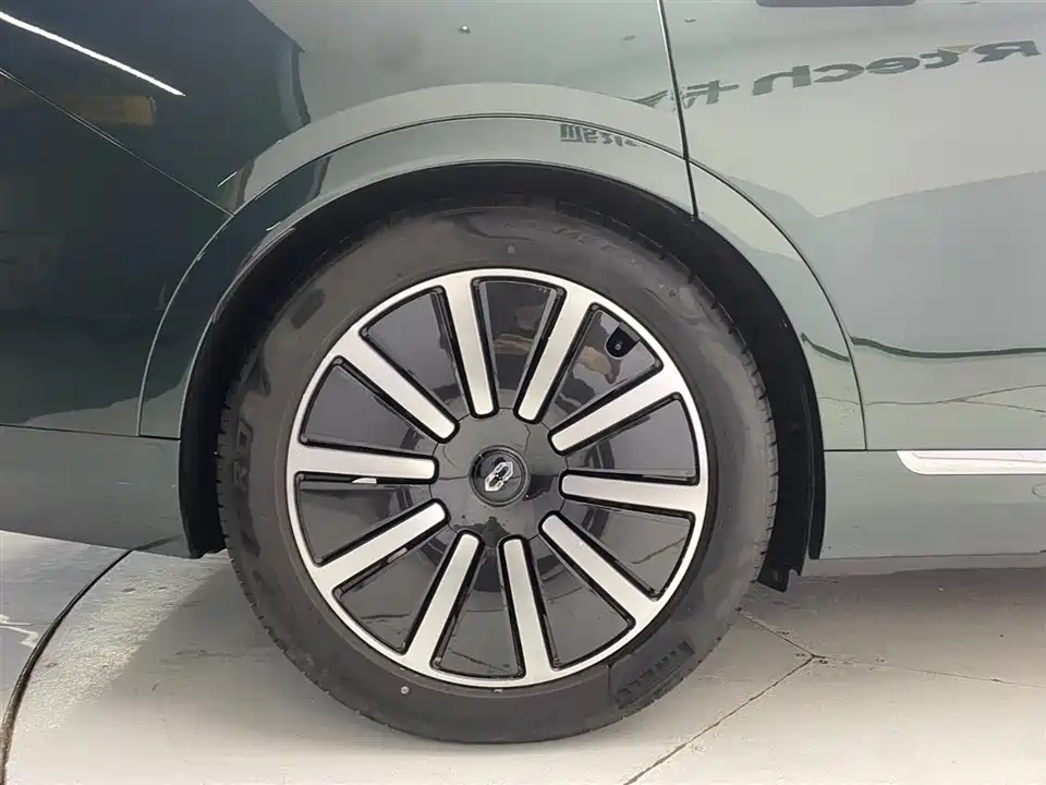 AITO Ask the world M9