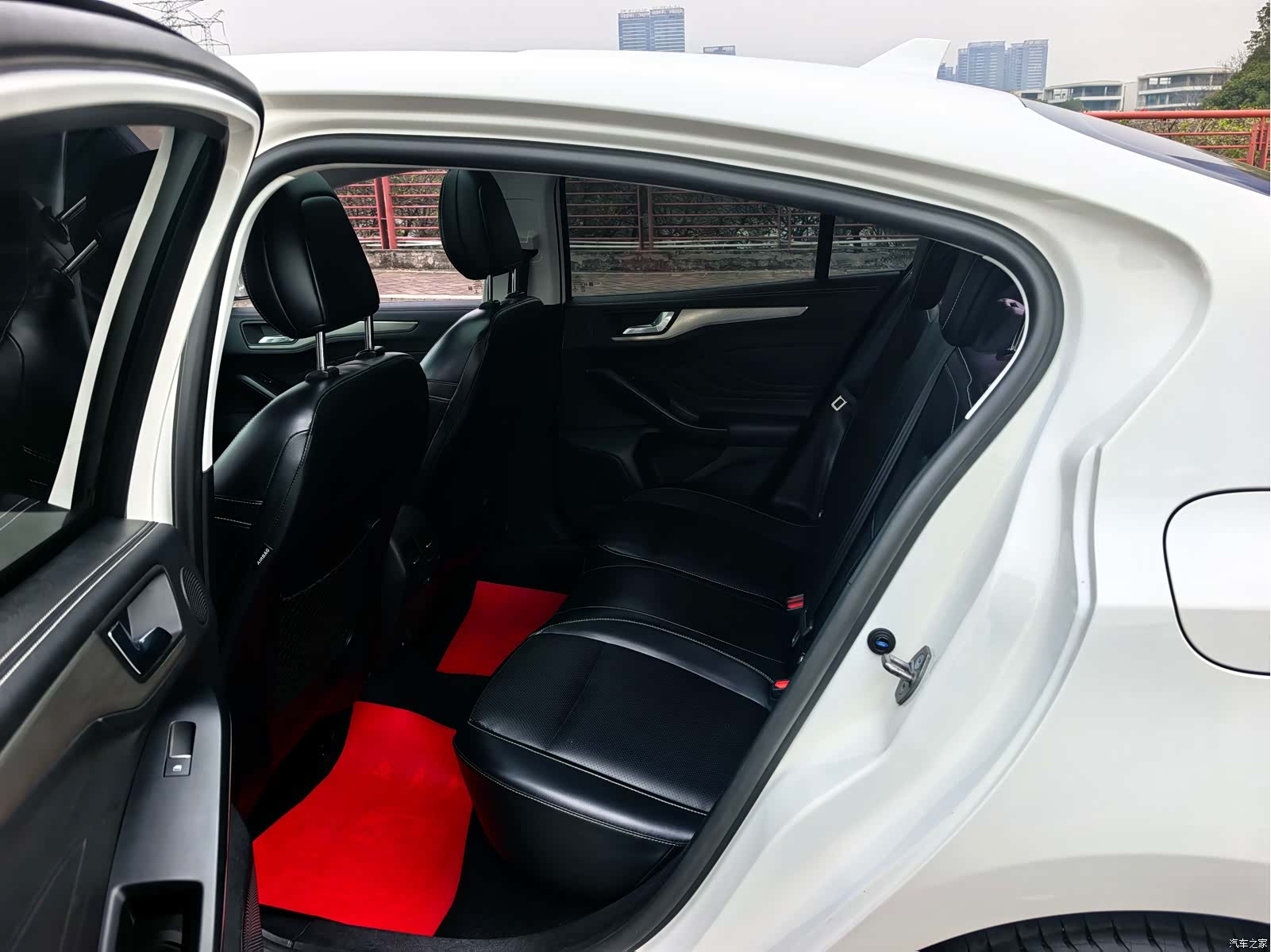 Ford Focus, 2022 все фото
