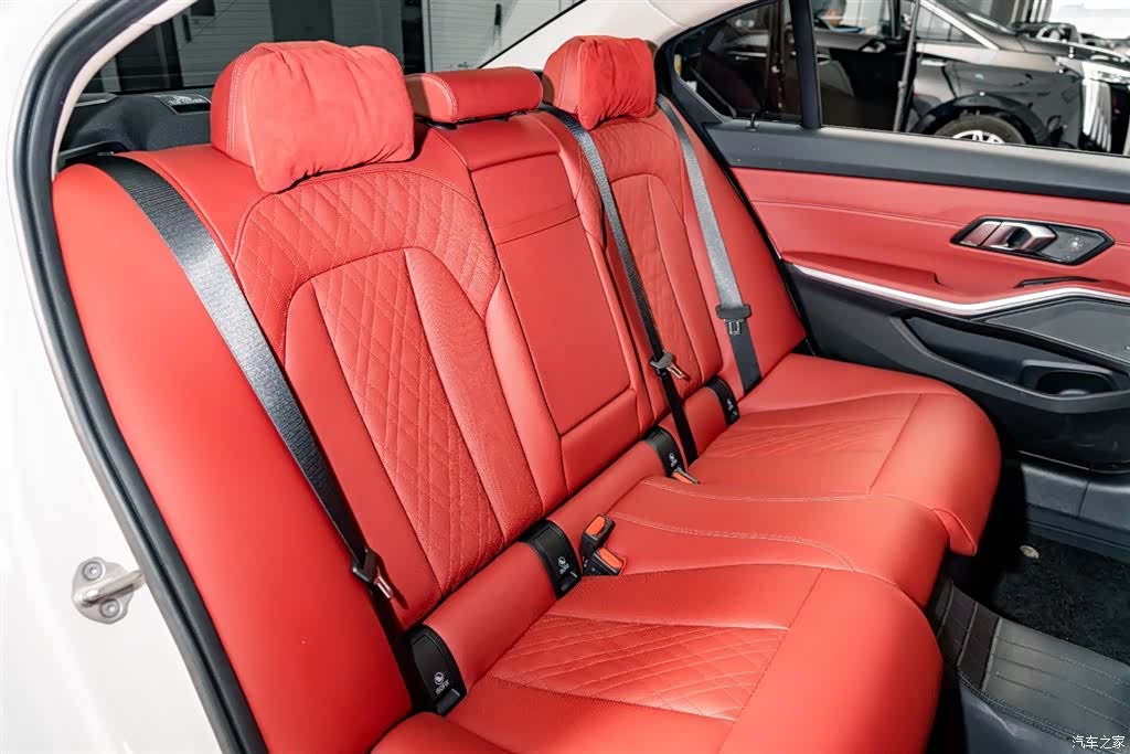 BMW 3 Series, 2025 24