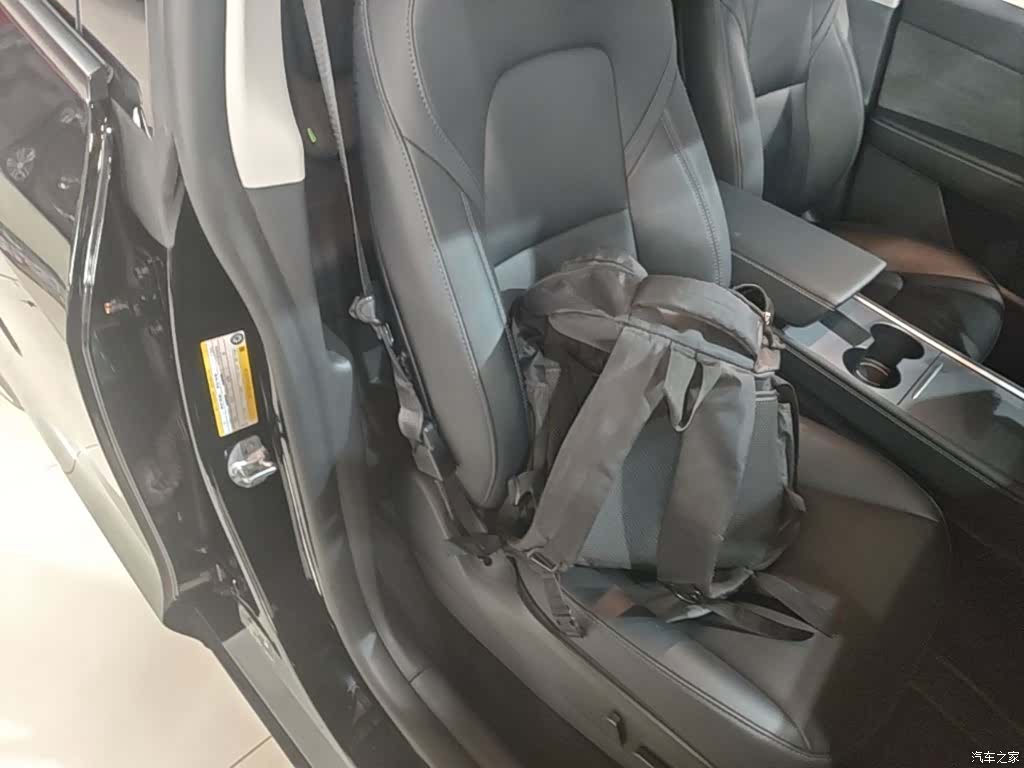 Tesla Model Y, 2023 25