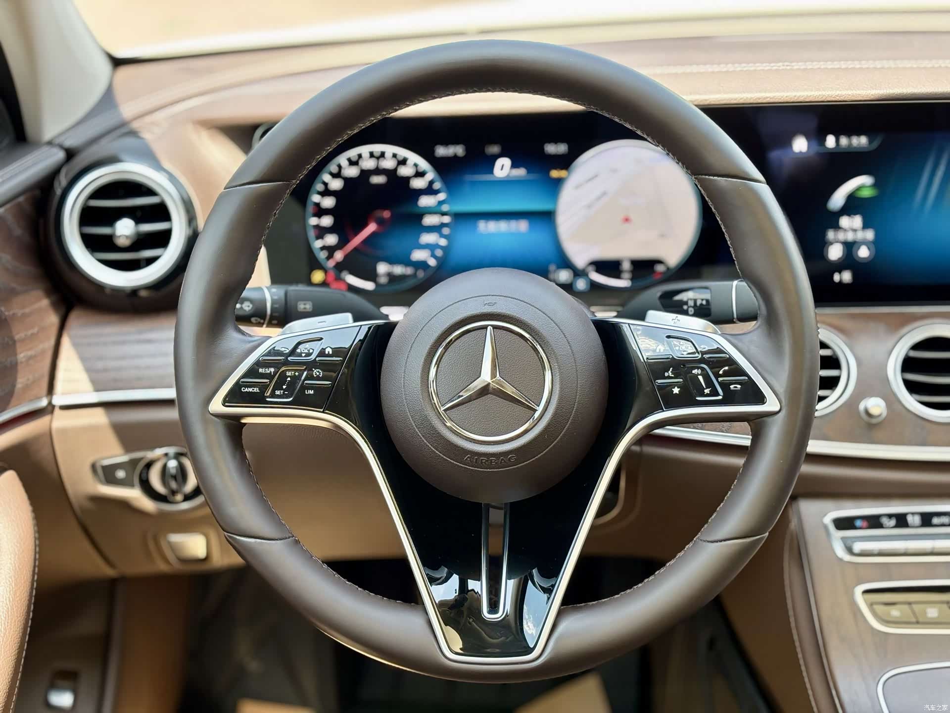 Mercedes-Benz E-Class, 2023 11