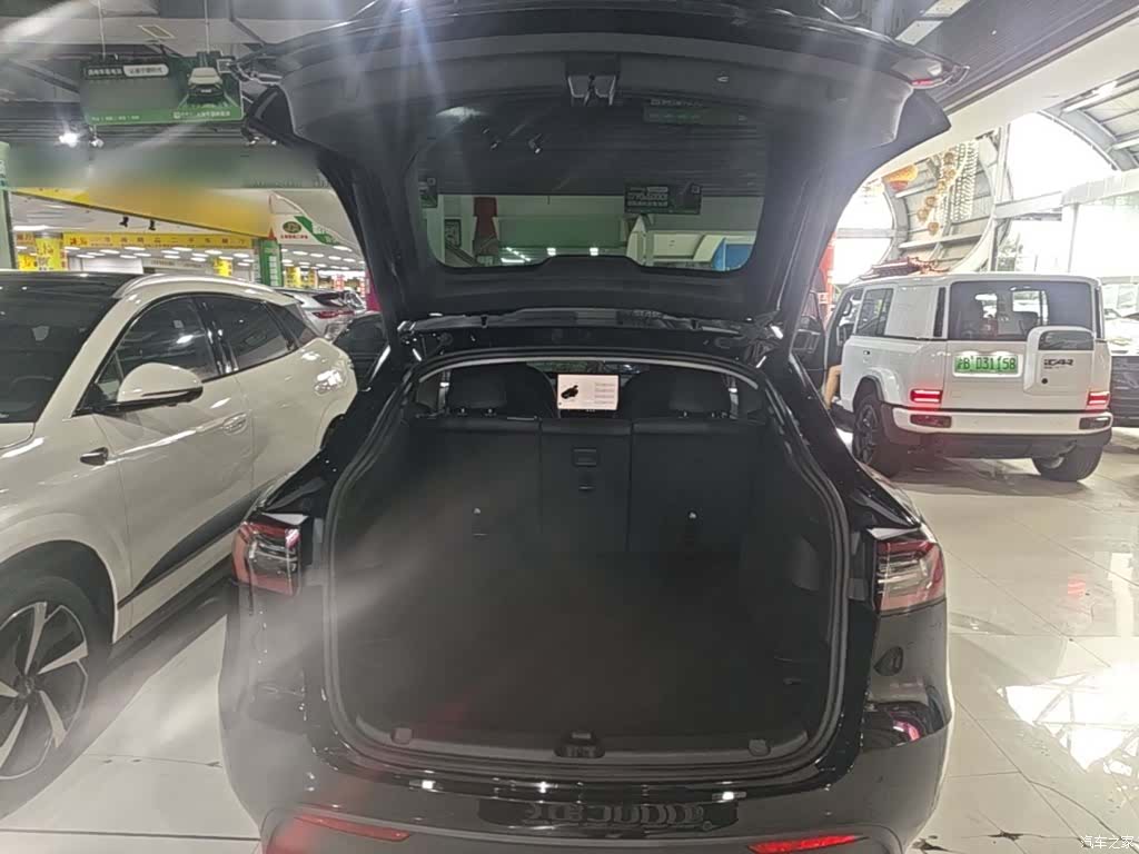Tesla Model Y, 2023 19