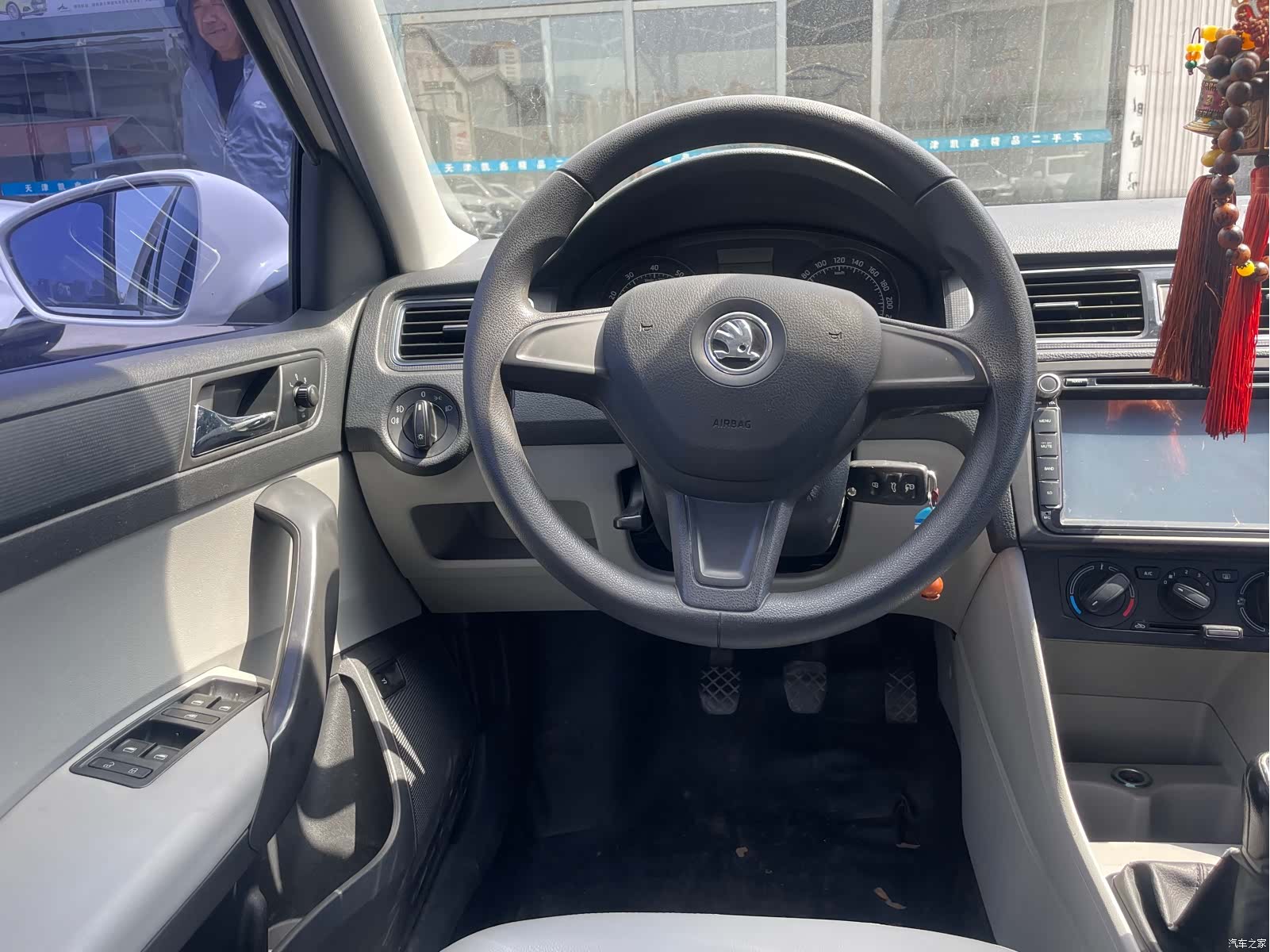 Skoda Rapid, 2015 11