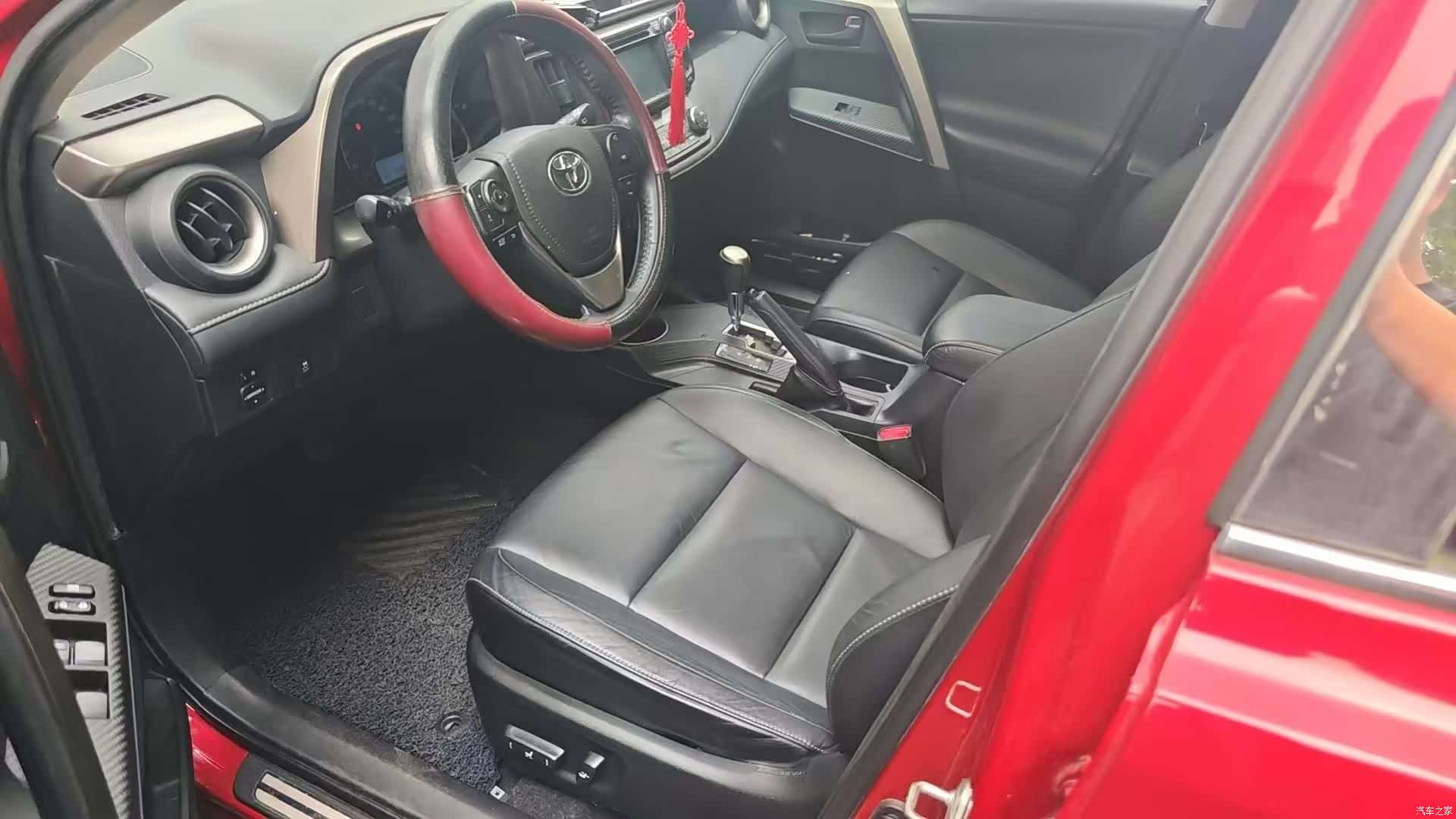 Toyota RAV4, 2013 3