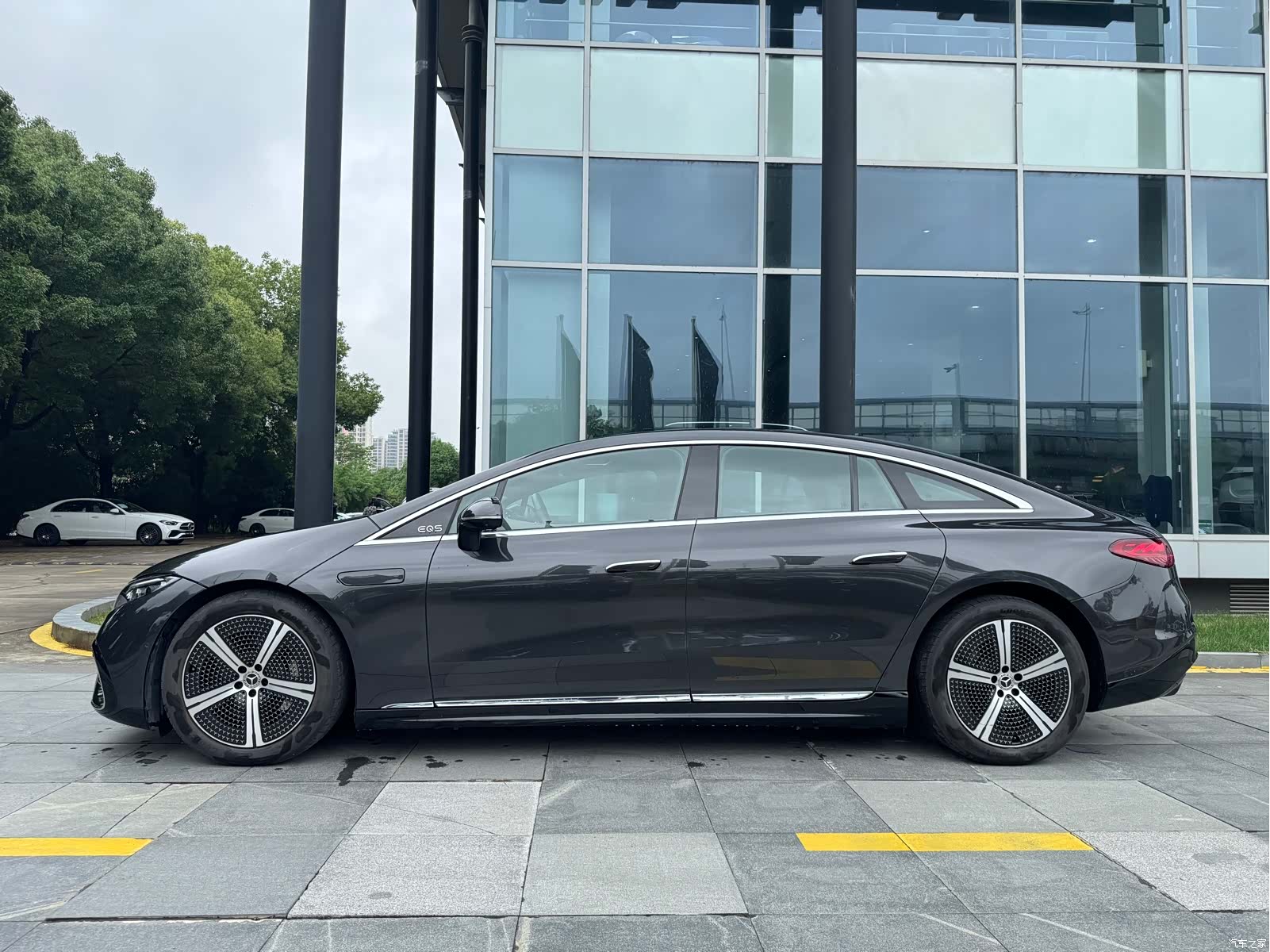 Mercedes-Benz EQS, 2024 4