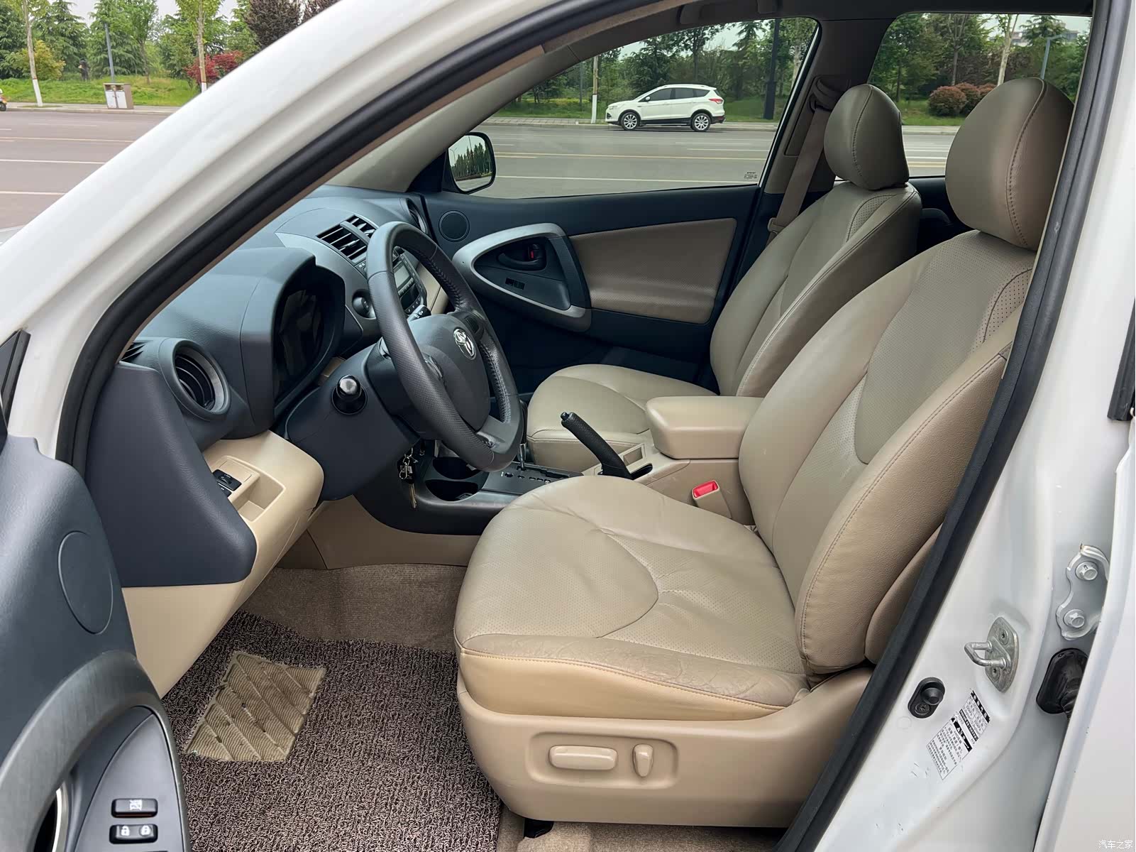 Toyota RAV4, 2013 10
