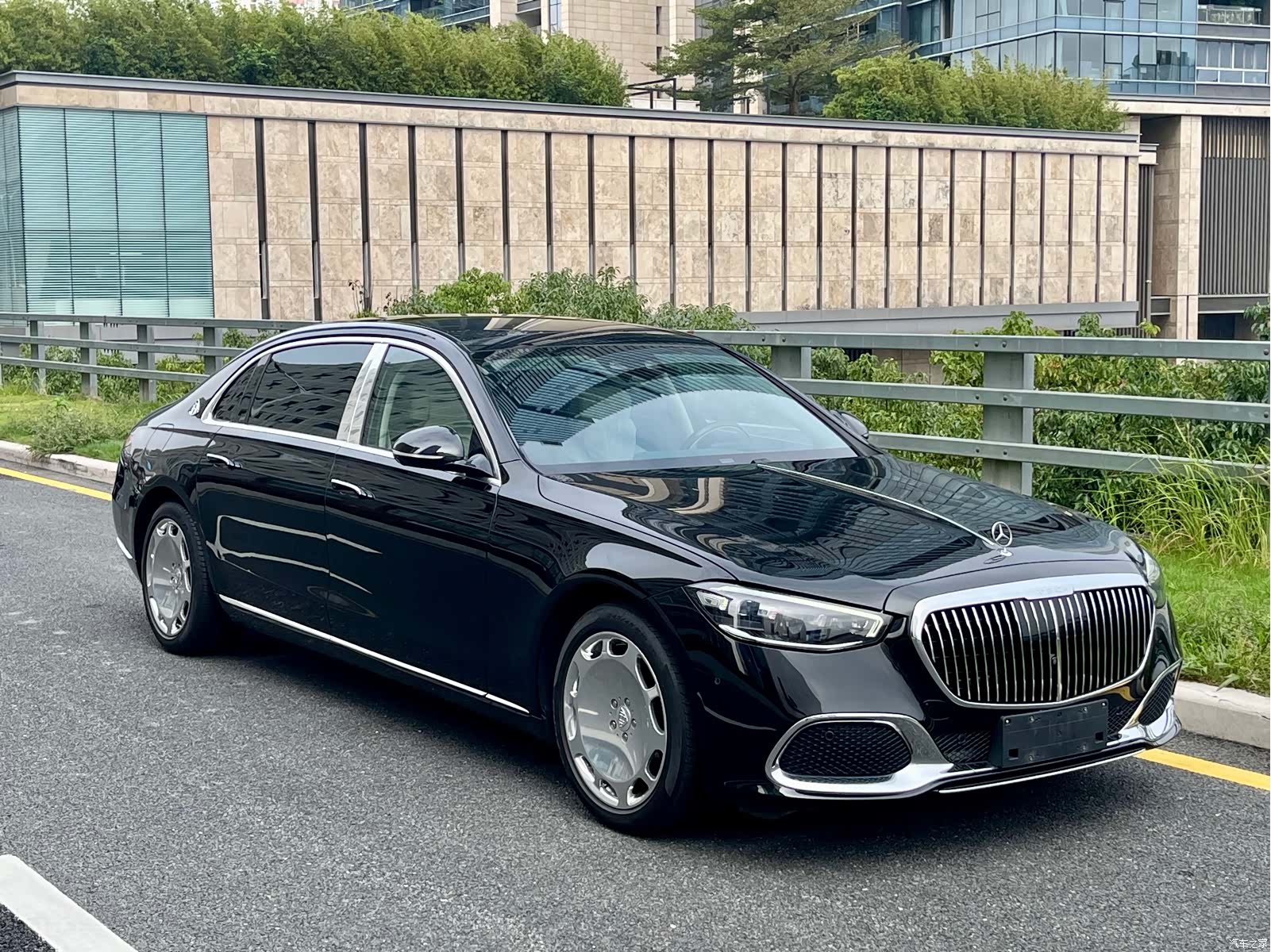 Maybach S-Class, 2023 3