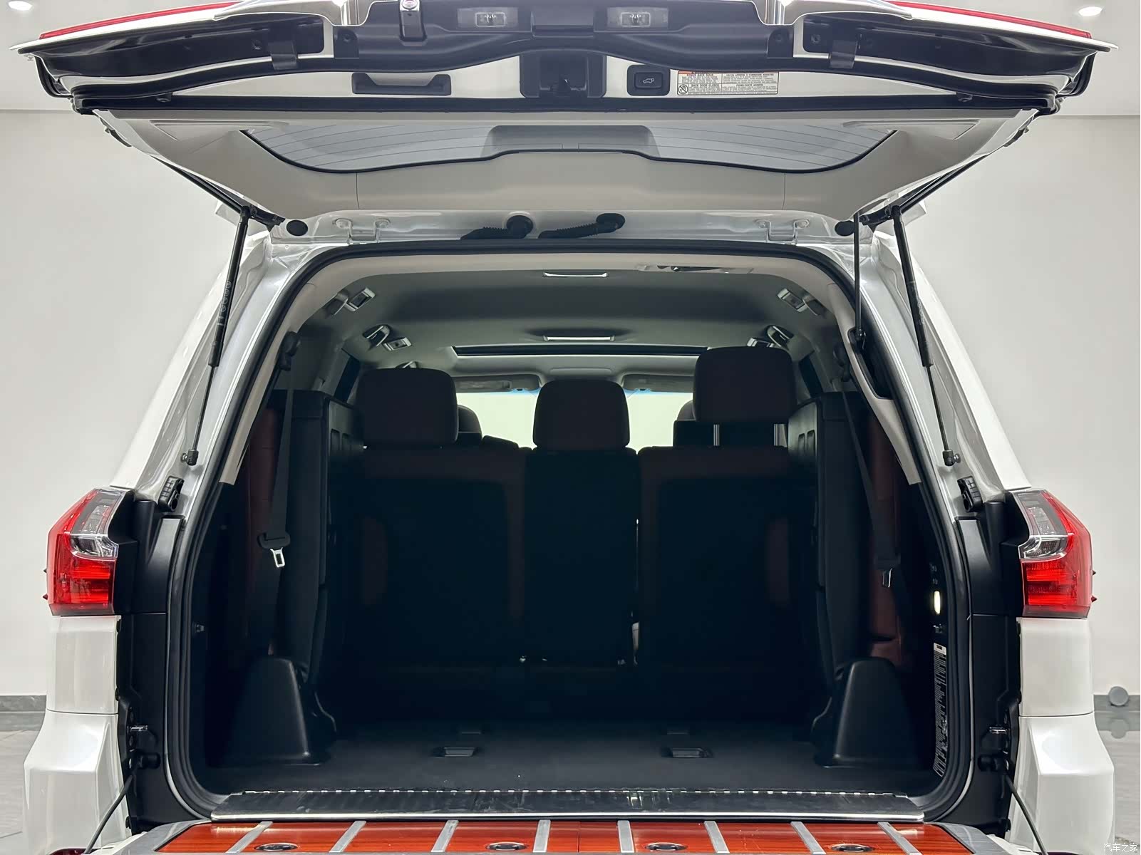 Lexus LX, 2019 23