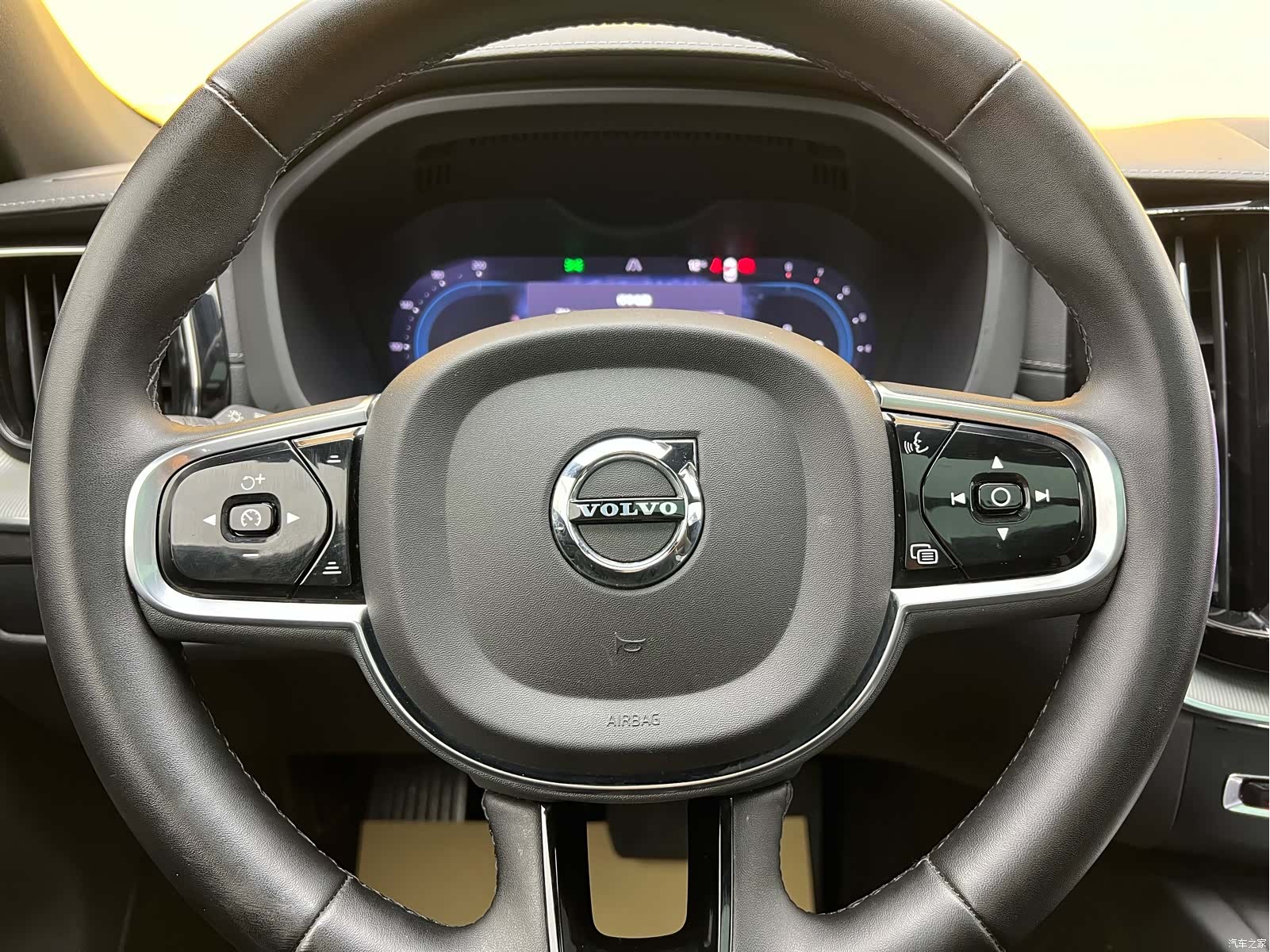 Volvo XC60, 2023 11