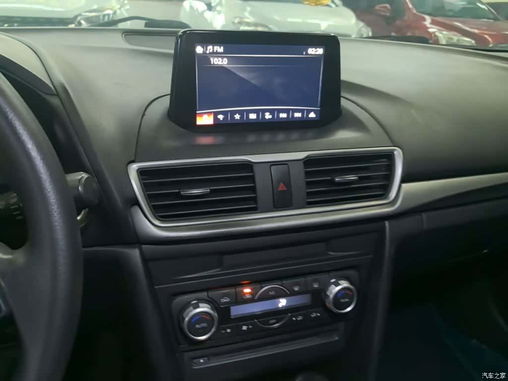 Mazda Mazda3, 2018 13