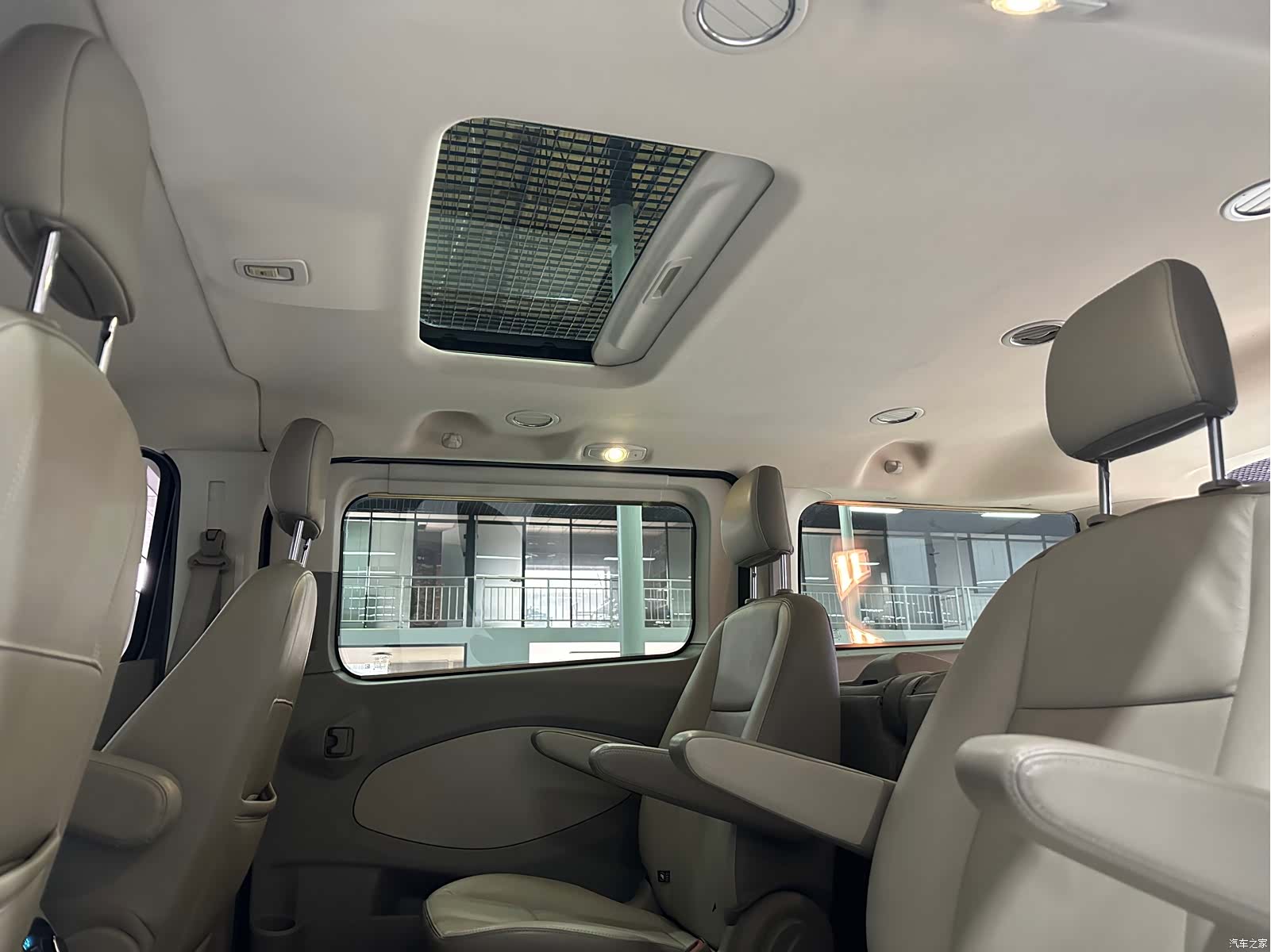 Ford Tourneo, 2017 15