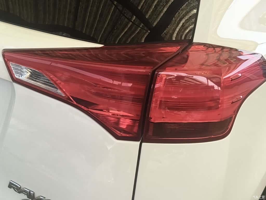 Toyota RAV4, 2015 8