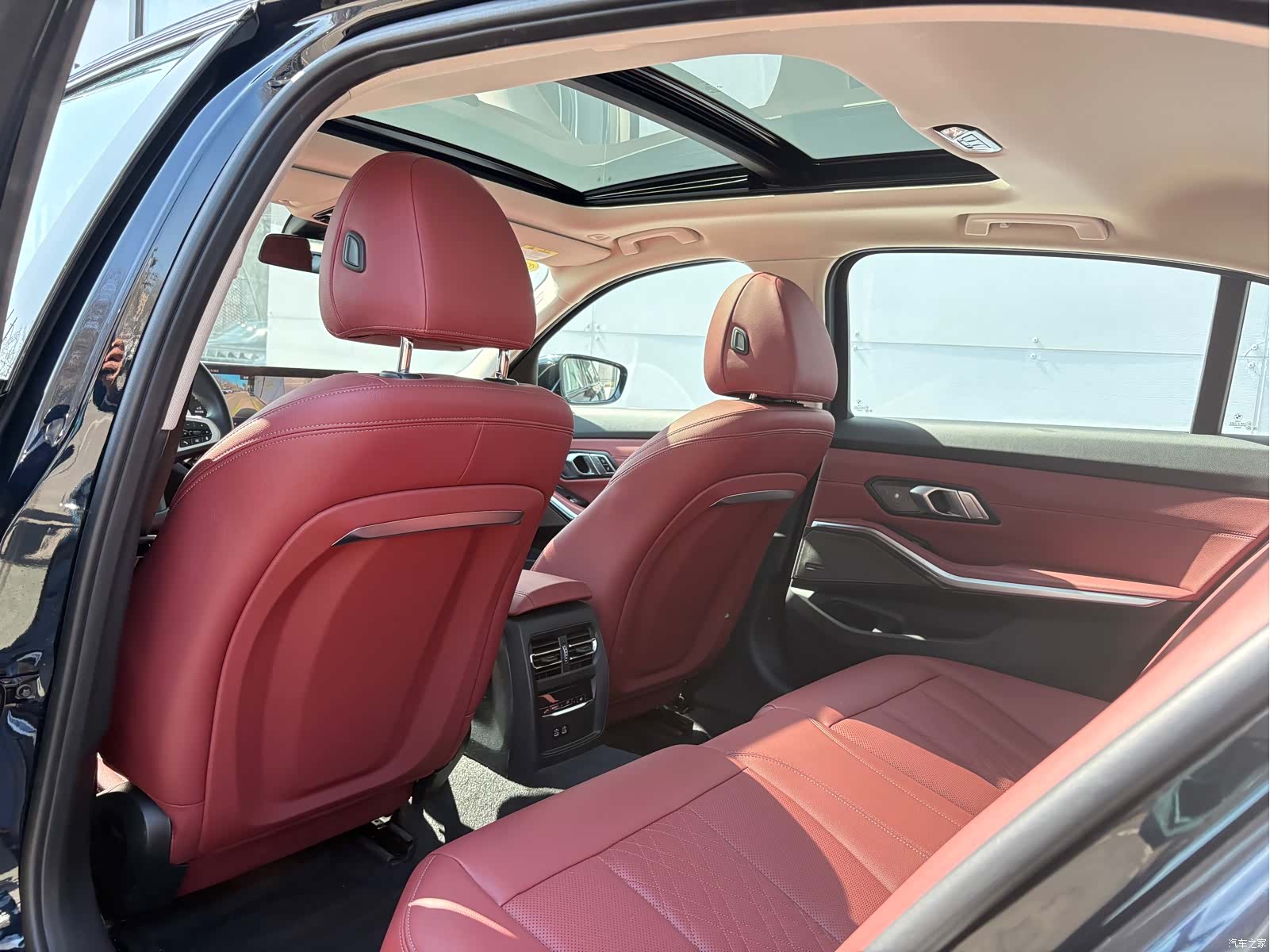 BMW 3 Series, 2025 все фото