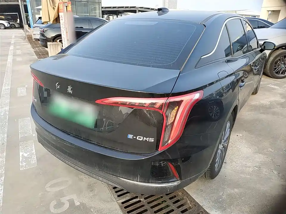 Hongqi E-QM5