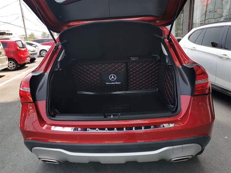 Mercedes-Benz GLA Mercedes-Benz GLA