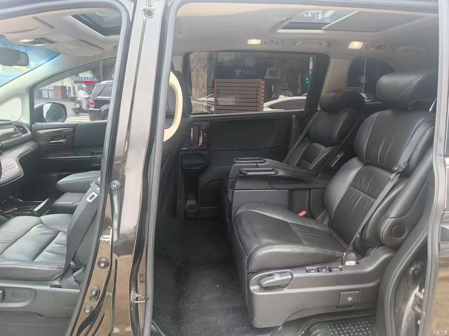 Honda Elysion, 2016 9