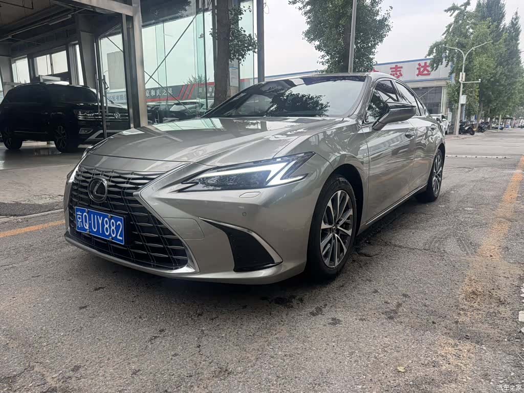 Lexus ES, 2025 2