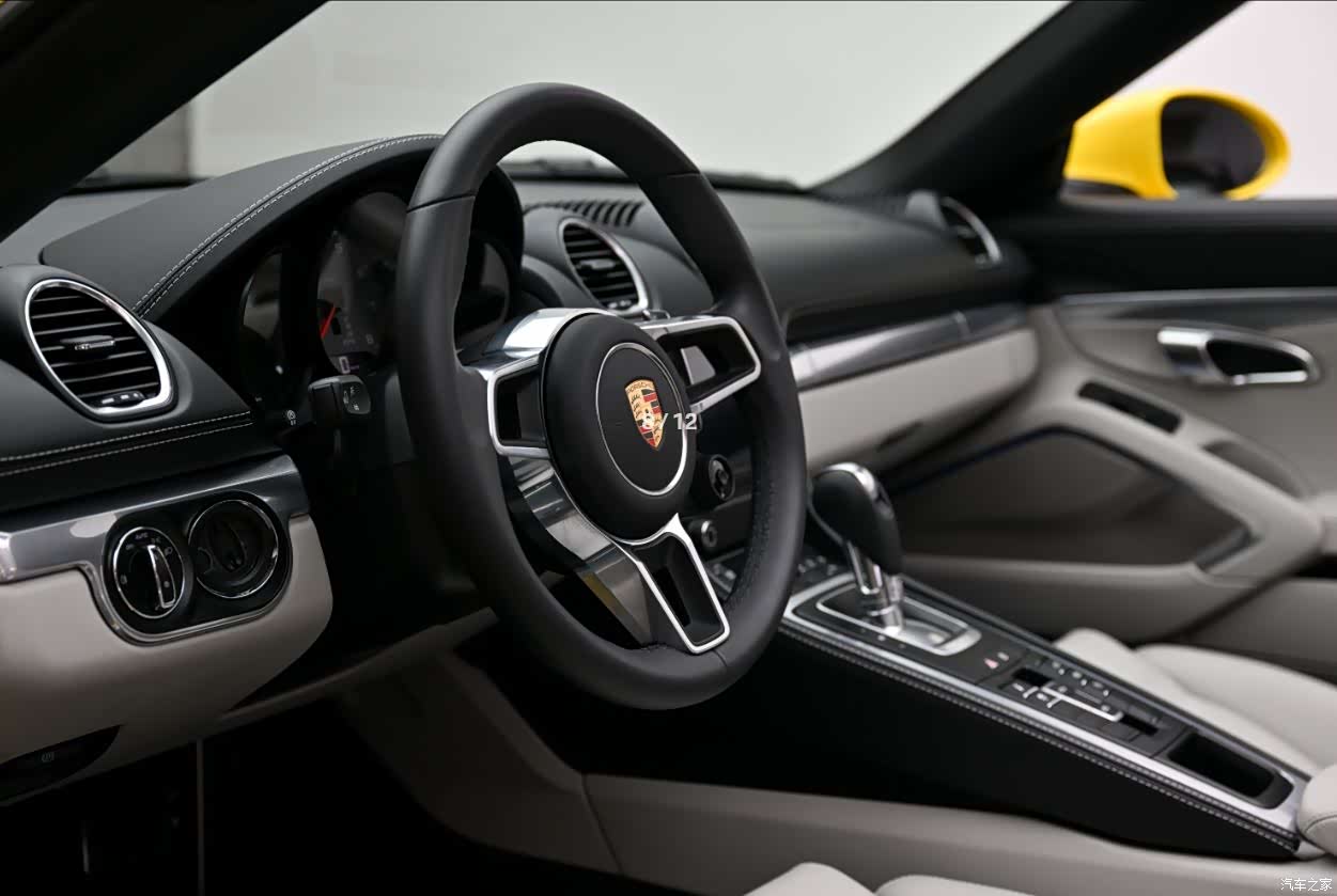 Porsche Boxster, 2025 12