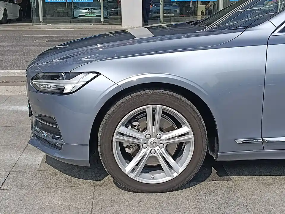 Volvo S90