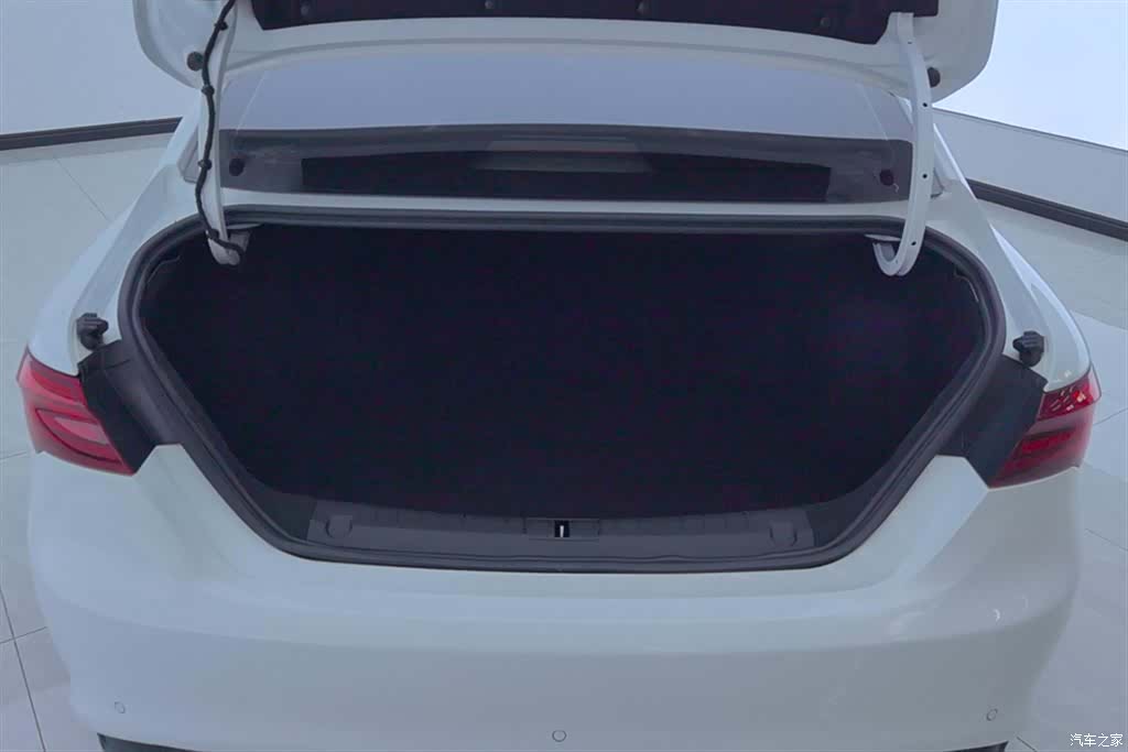 Geely Binray, 2021 4