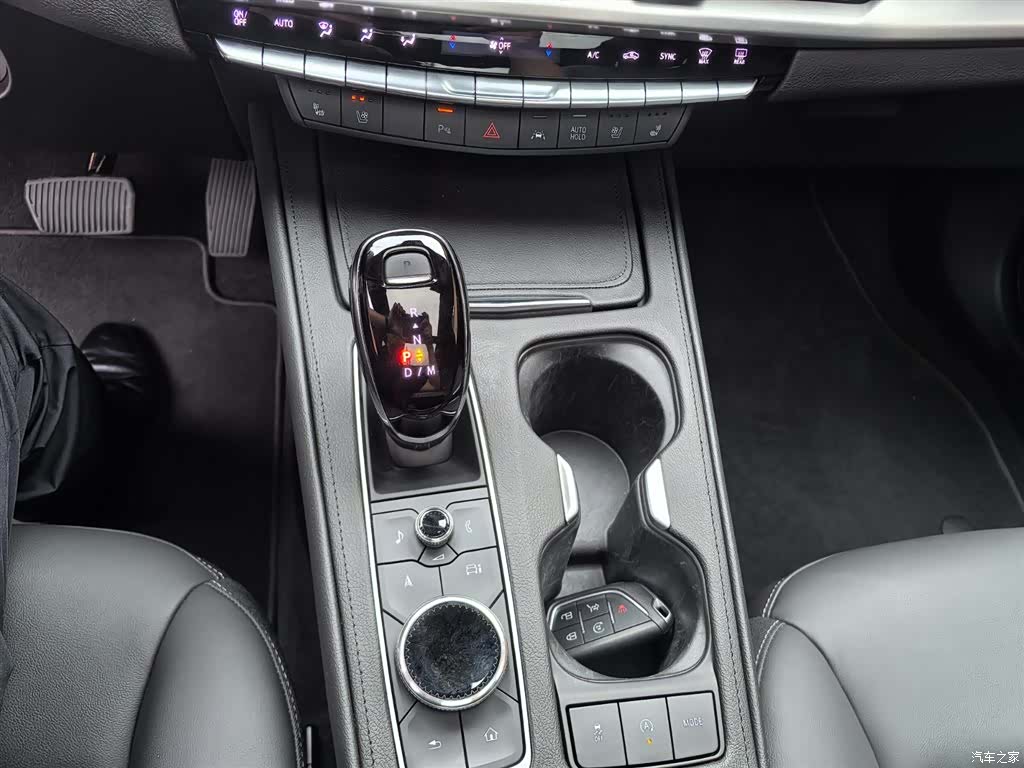 Cadillac XT4, 2025 18
