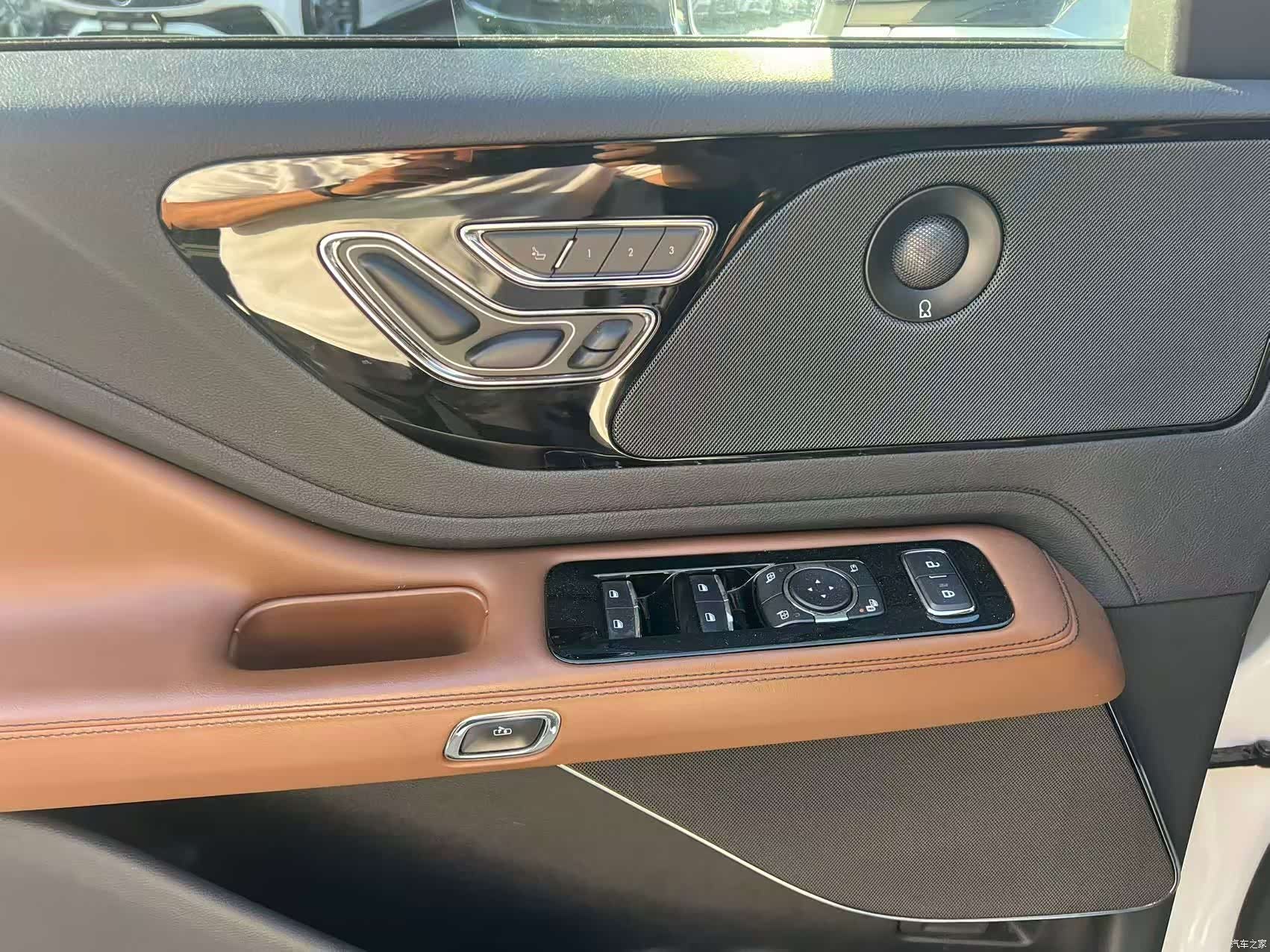 Lincoln Aviator, 2021 11