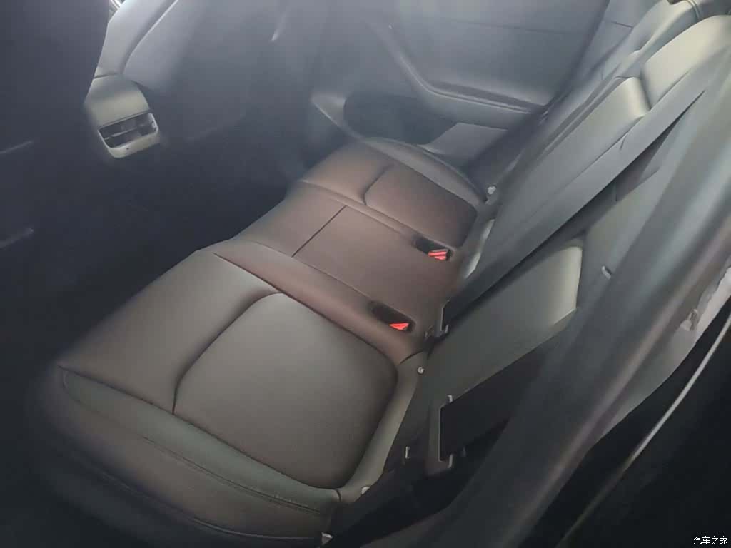 Tesla Model Y, 2023 17