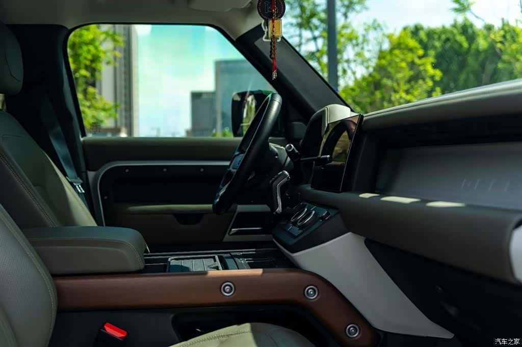 Land Rover Defender, 2021 18