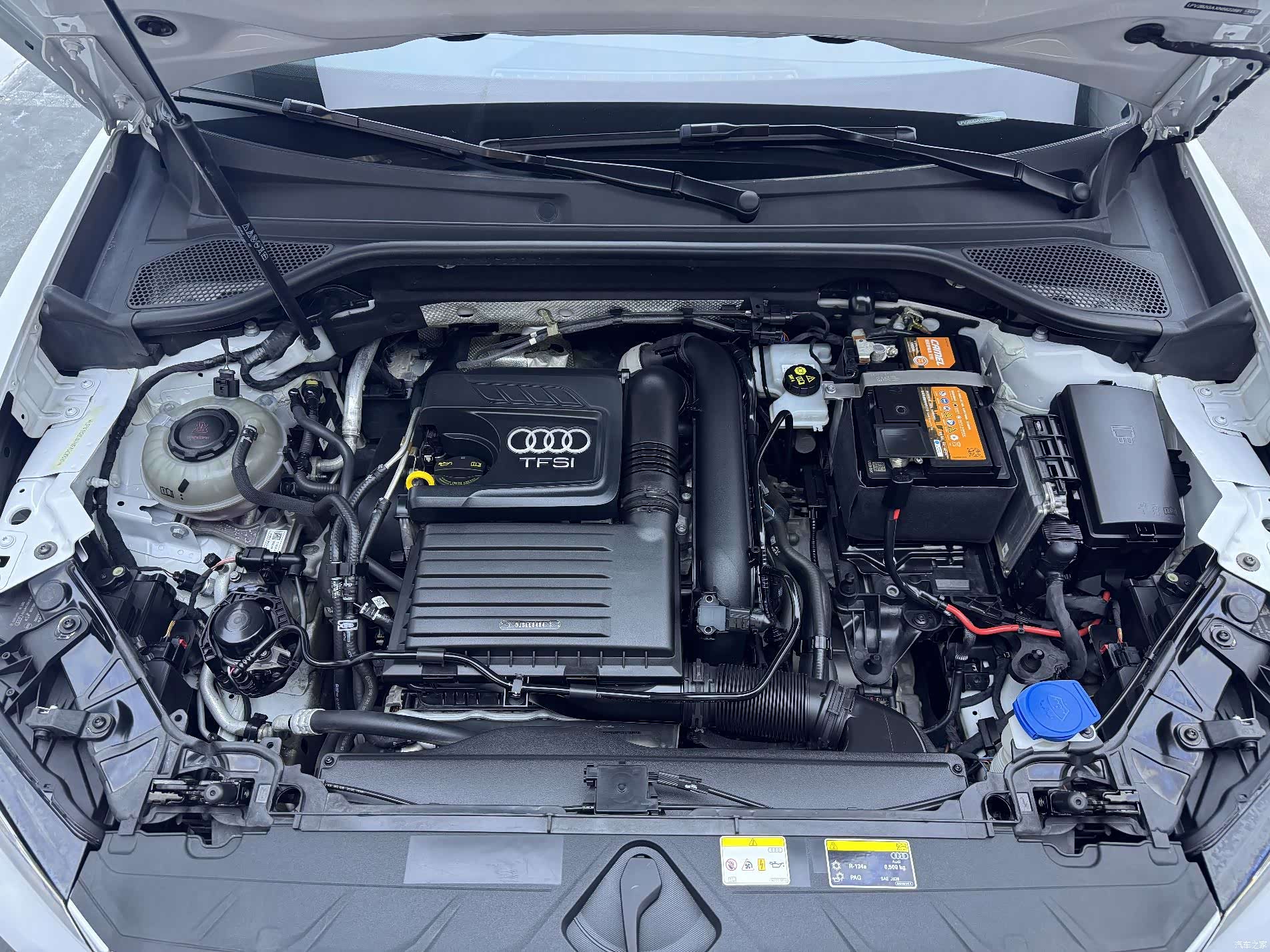 Audi Q2L, 2023 все фото