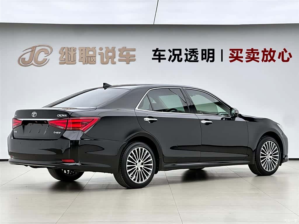 Toyota Crown, 2017 все фото