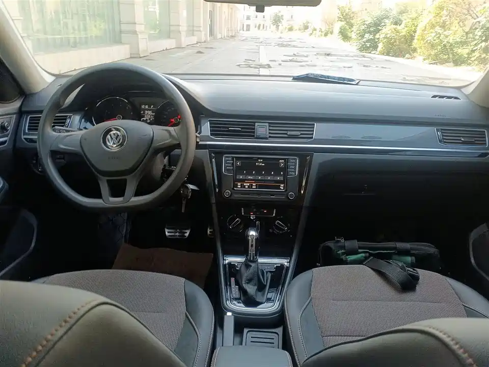 Volkswagen C-TREK Wei Collar