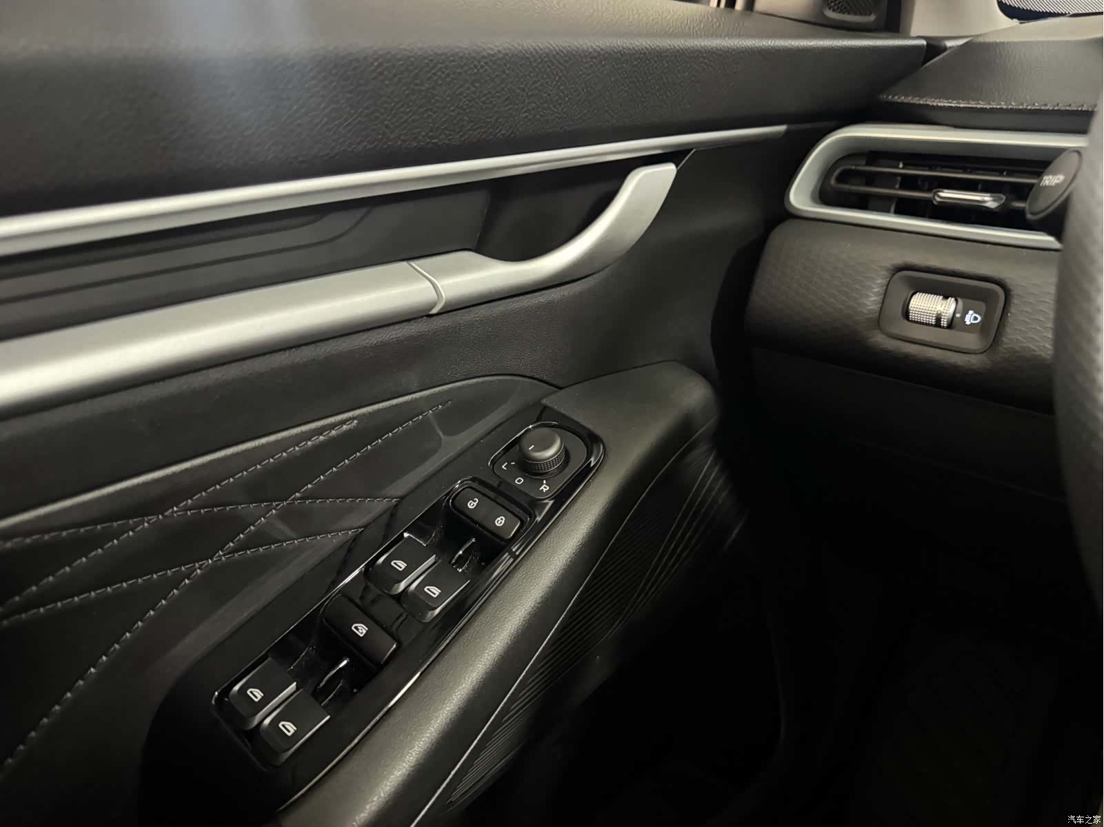 Geely Emgrand, 2025 11