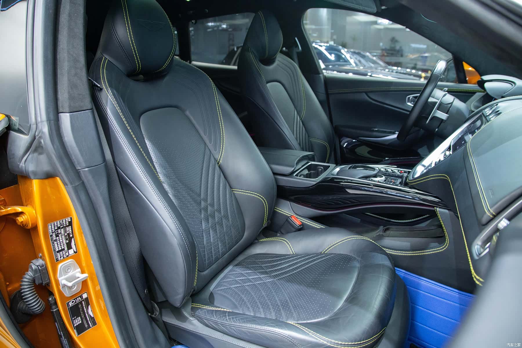 Aston Martin DBX, 2022 8