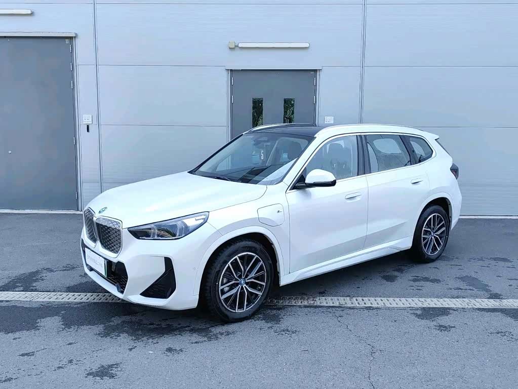 BMW iX1