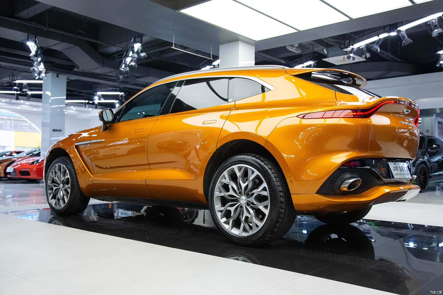 Aston Martin DBX, 2022 16