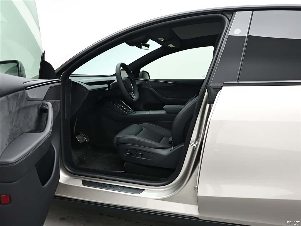 Tesla Model Y, 2025 10