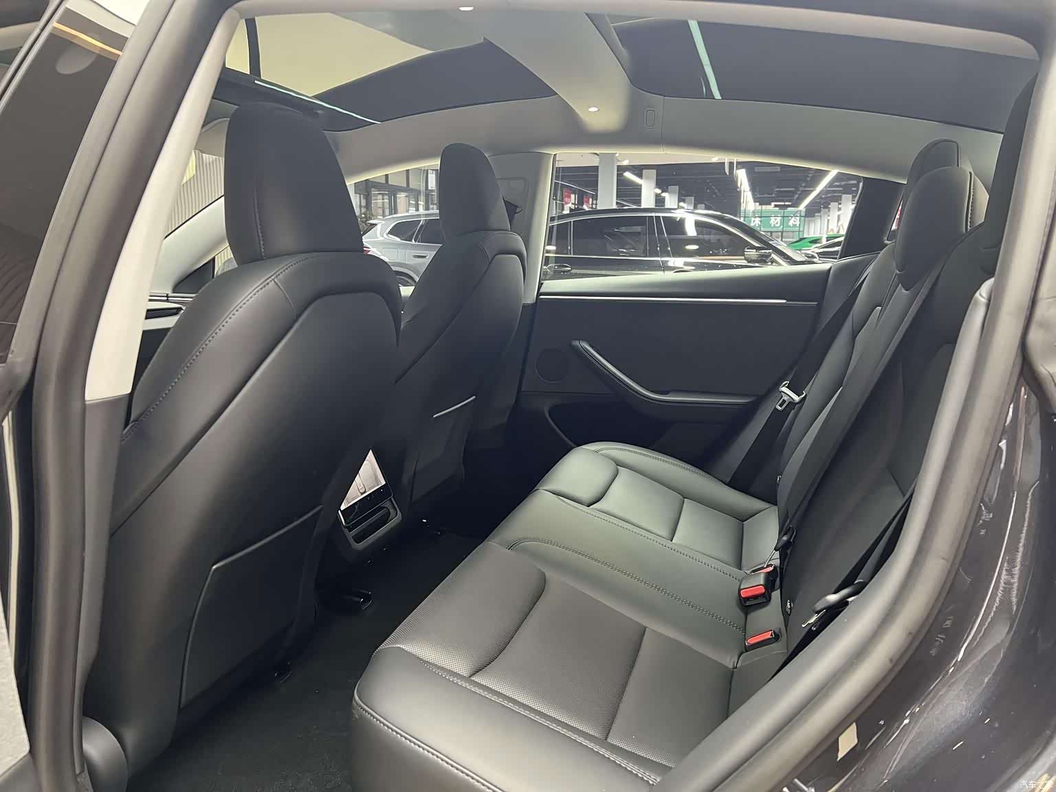 Tesla Model 3, 2026 19