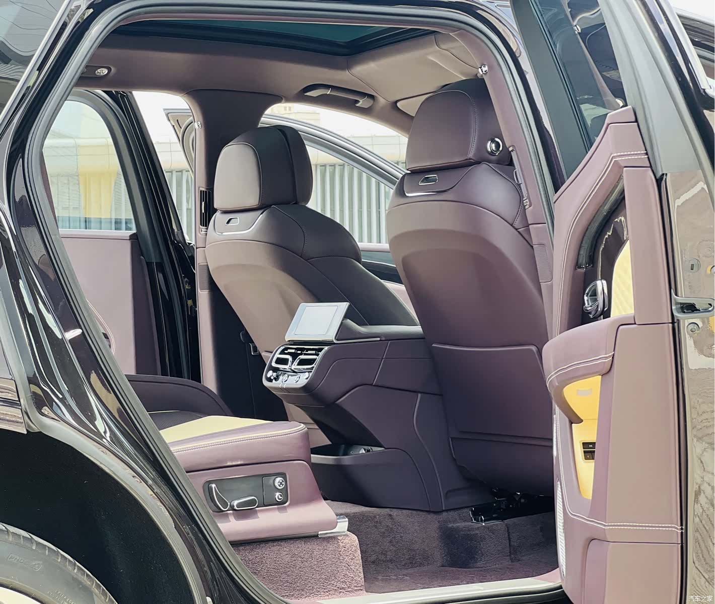 Bentley Bentayga, 2023 8