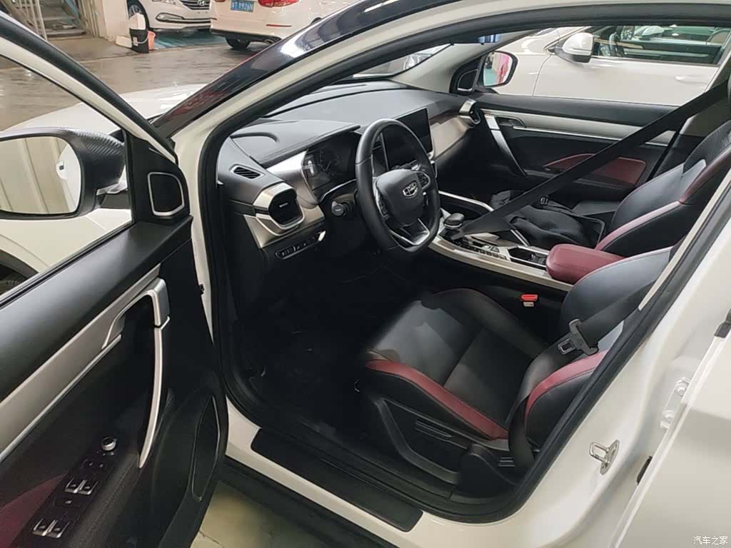 Geely Coolray, 2022 16