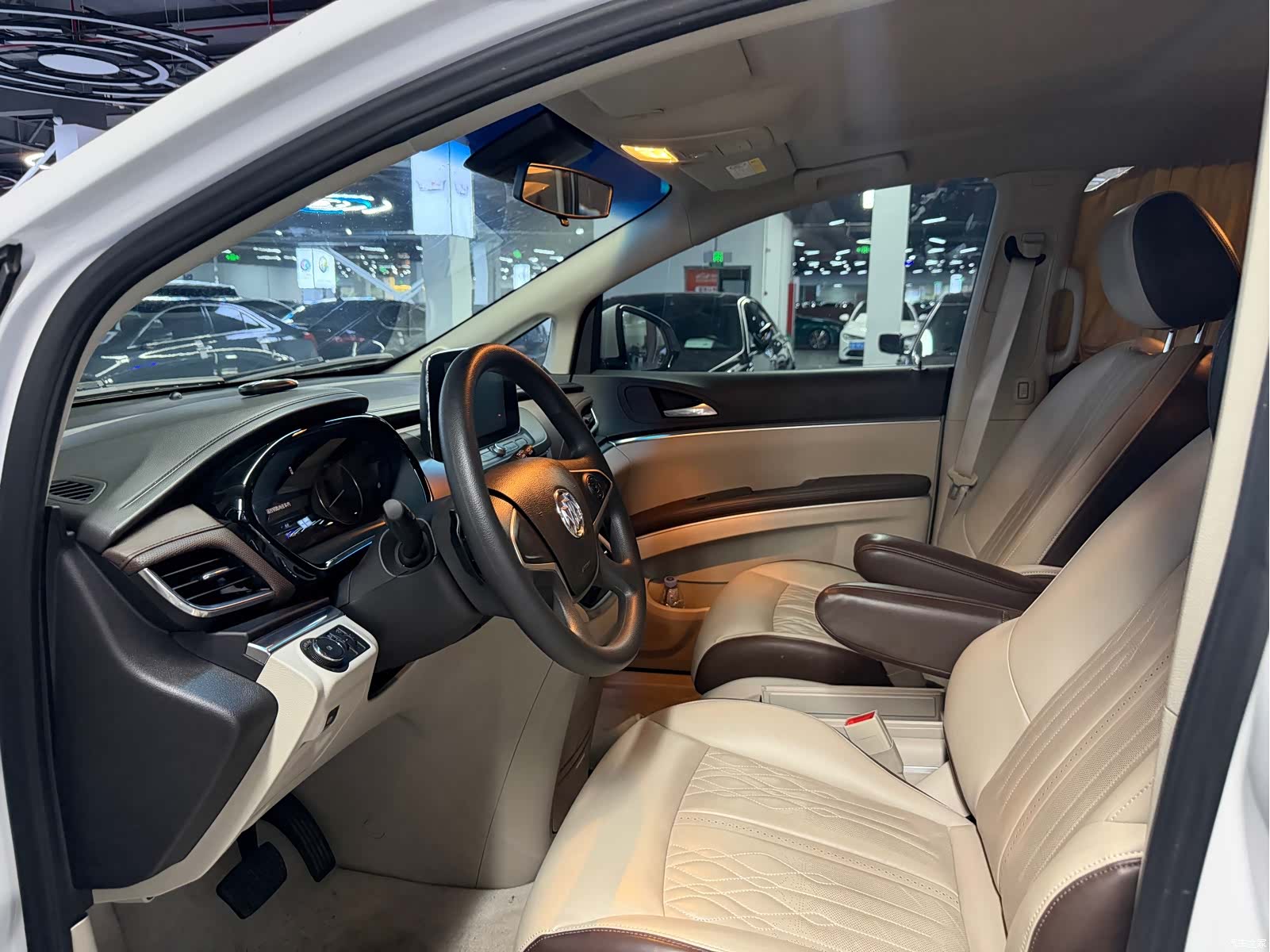 Buick GL8, 2022 9