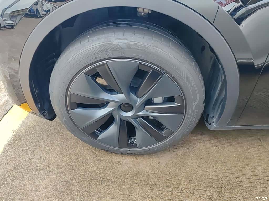 Tesla Model Y, 2024 23