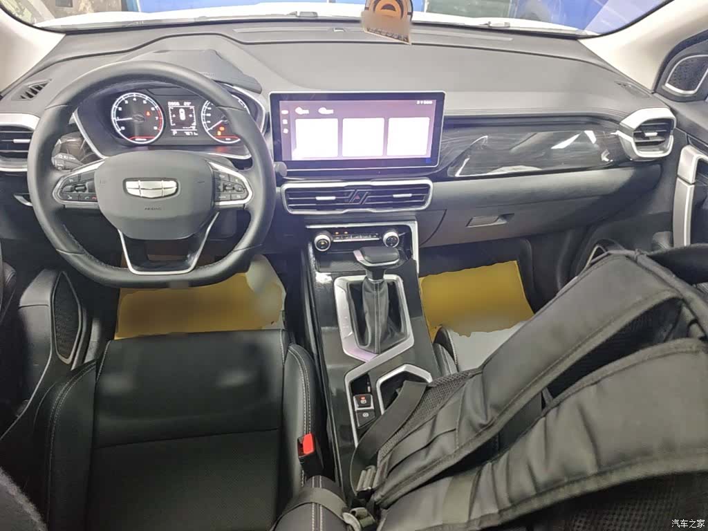 Geely Coolray, 2025 10