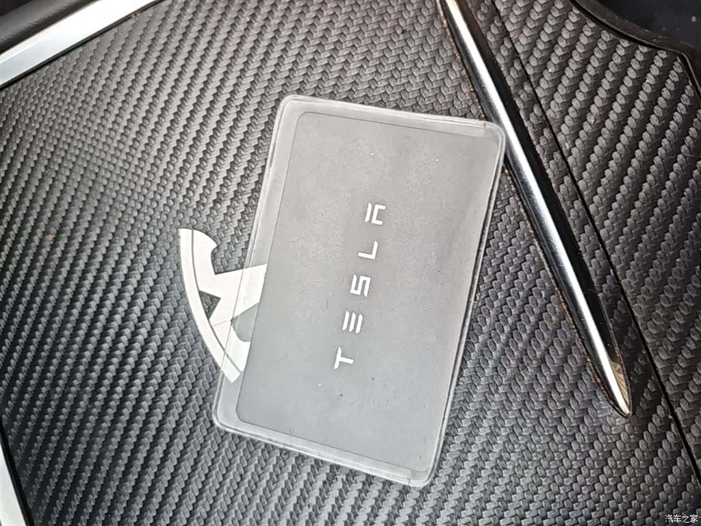 Tesla Model Y, 2024 9