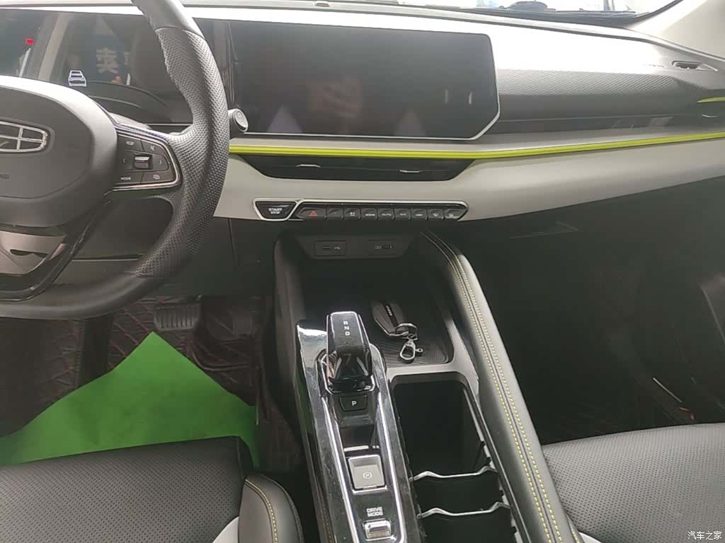 Geely Coolray, 2023 13