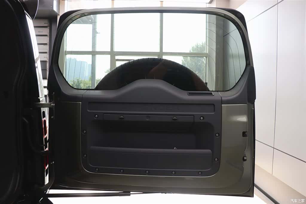Land Rover Defender, 2021 34