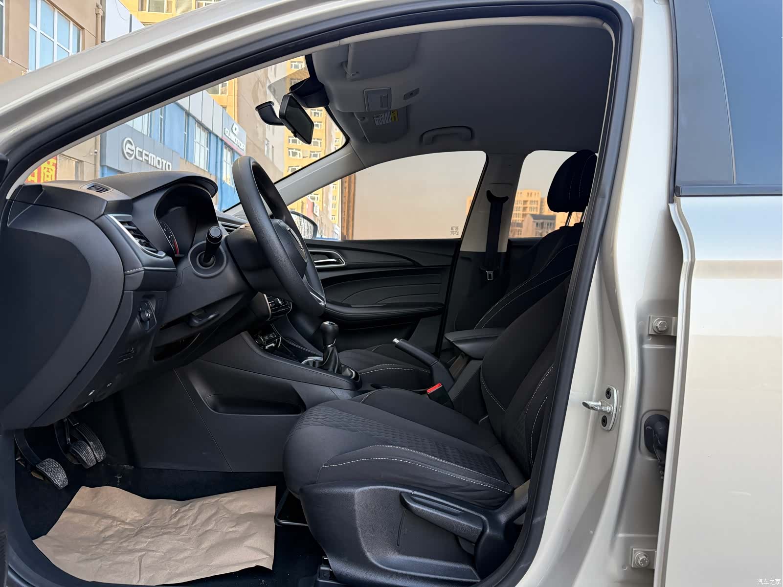 Roewe i5, 2021 8