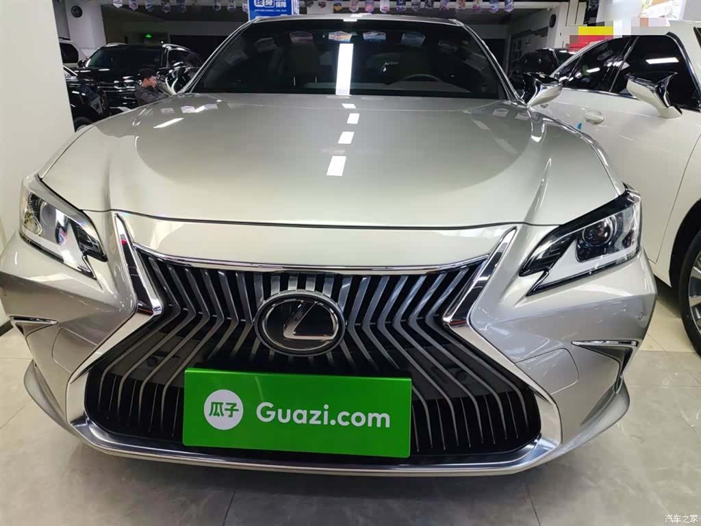 Lexus ES, 2020 3