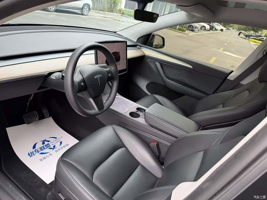 Tesla Model Y, 2023 7