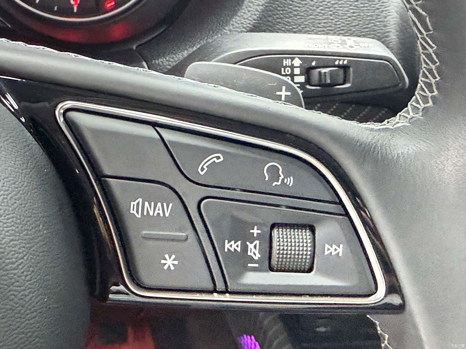 Audi Q2L, 2022 13