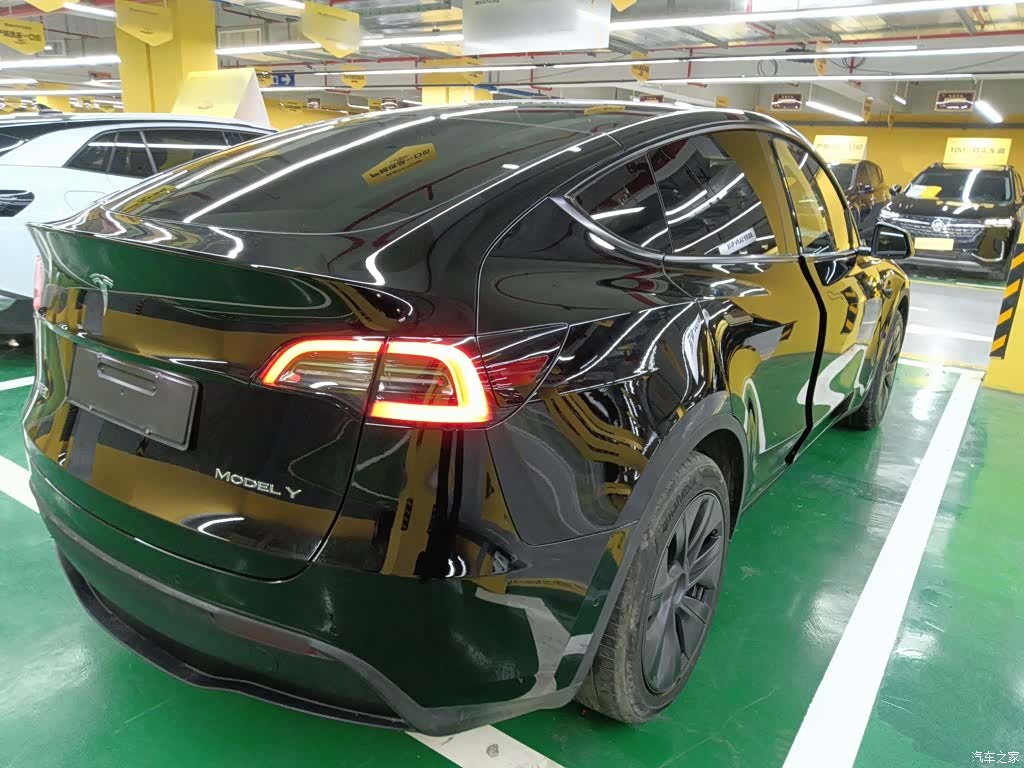 Tesla Model Y, 2024 7